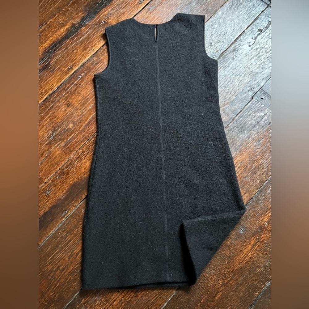 Black fleece sheath dress flower embroidery sleeveless women’s size medium - Picture 7 of 7